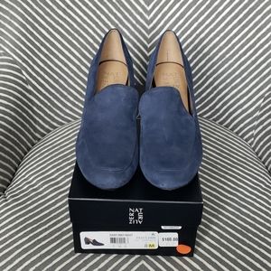 Naturalizer Navy Suede Loafer w Heel.